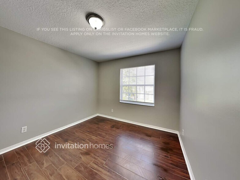 Building Photo - 1359 SW 105th Ave