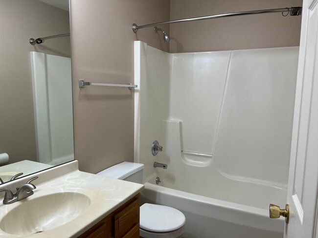 Building Photo - 1034 Doral Dr