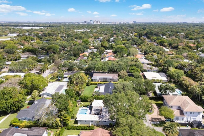 Building Photo - 13050 SW 71st Ave