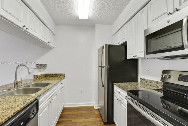 Building Photo - 1756 N Bayshore Dr