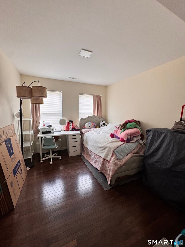 Building Photo - 18 Soundview Ave