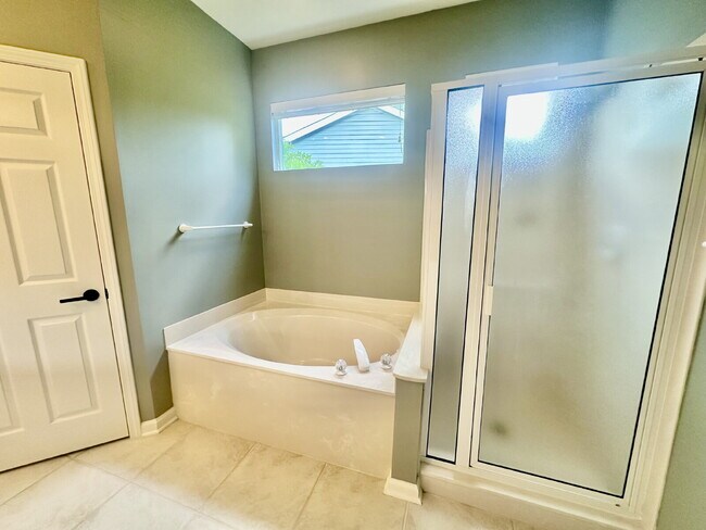 Building Photo - Spacious Open Floor Plan Home in Sun City!