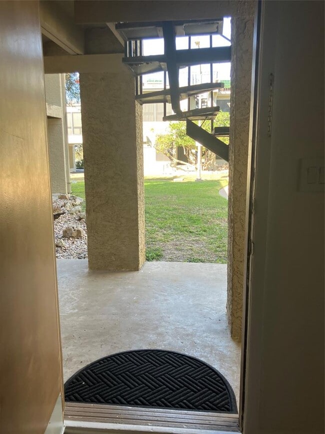 Building Photo - 5914 Lago Vista Way