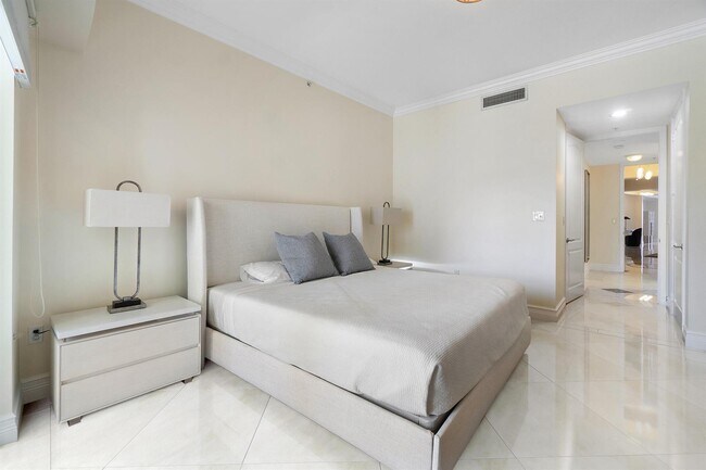 Building Photo - 201 S Narcissus Ave