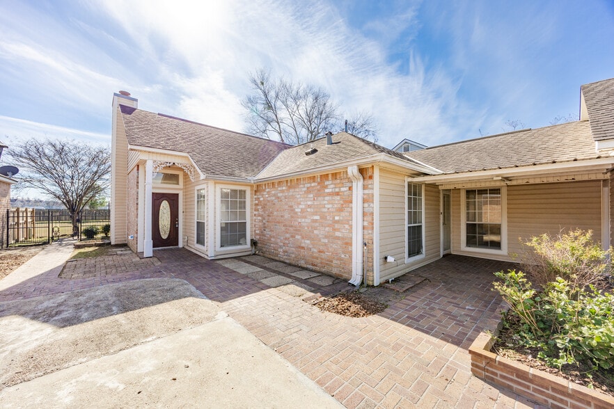 Building Photo - 13442 S Fairview Ave