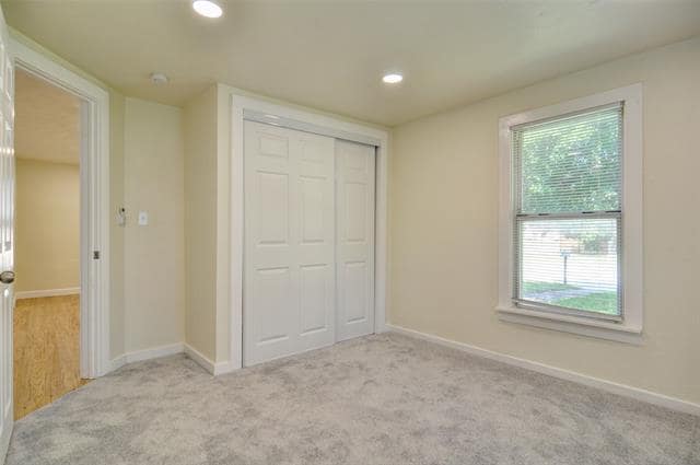 Building Photo - 300 Meadow Park Dr