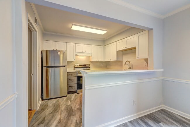 Building Photo - 6520 Roswell Rd