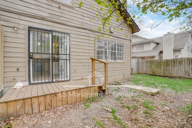 Building Photo - 7517 Oak Chase