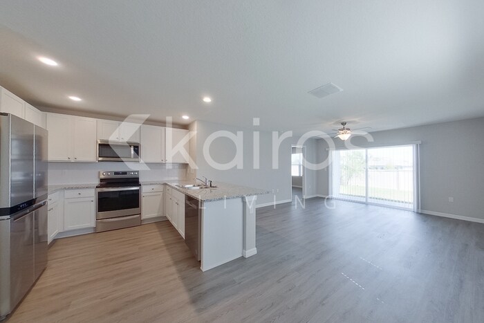 Building Photo - 4445 SW 85 Ln