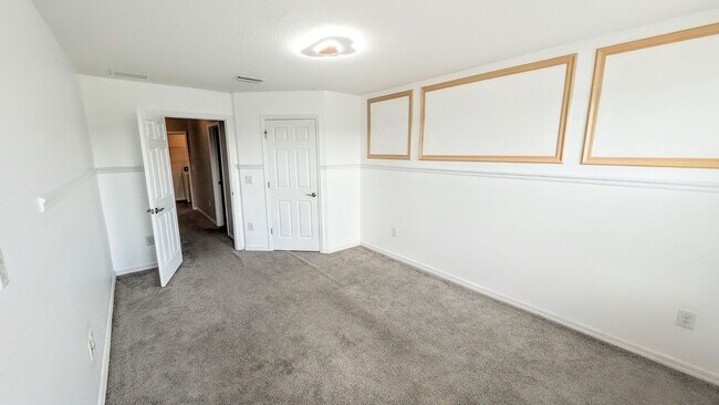 Building Photo - Annual UNfurnished almost BRAND NEW townhome just south of University and Lockwood Ridge!