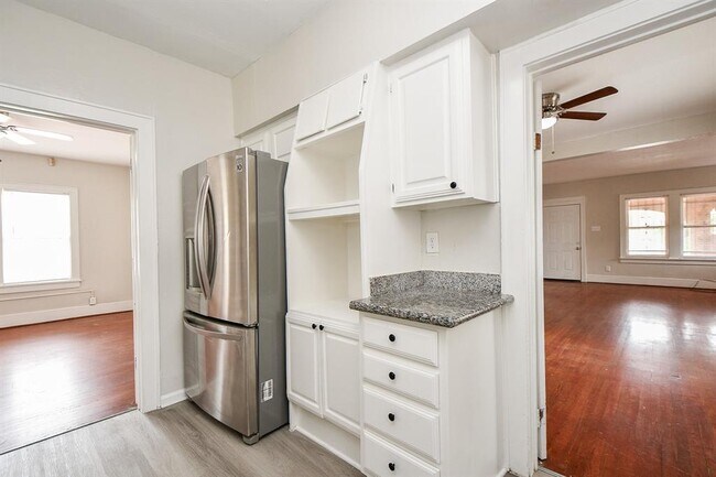 Building Photo - 5049 Jefferson St