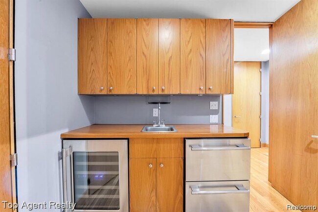 Building Photo - 5760 Snowshoe Cir