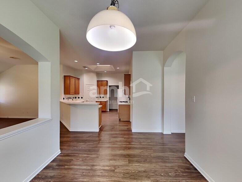 Building Photo - 802 Cherry Blossom Dr