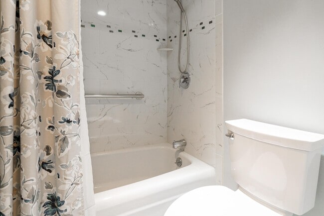 Building Photo - 1000 Urlin Ave