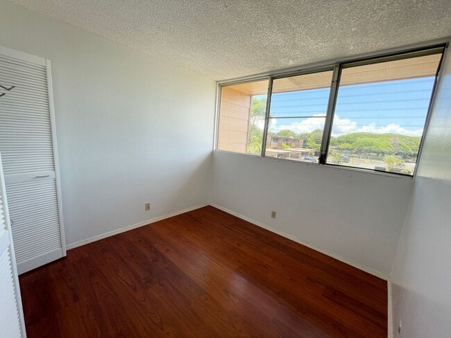 Building Photo - Well Maintained 3 Bed, 2.5 Bath Townhome i...