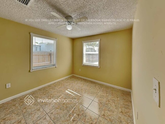 Building Photo - 2522 Holly Rd