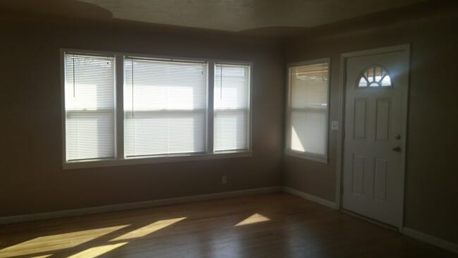 Building Photo - Recently remodeled unit in the Mayfair District offering nice amenities, 1 car garage, backyard a...