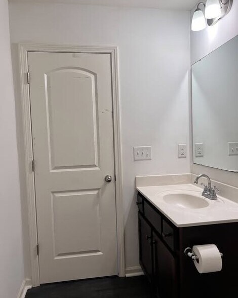 Building Photo - 330 Amberly Cir