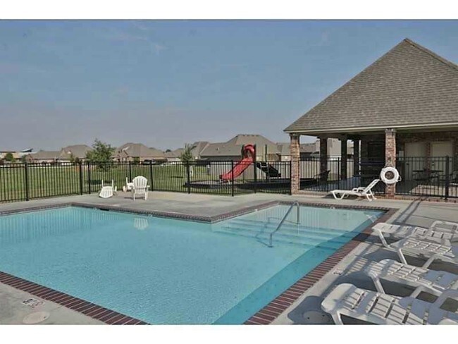 Building Photo - 3761 W Providence Dr
