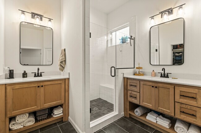 Building Photo - 1901 Plaza District Dr