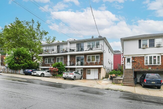 Building Photo - 207 Manhattan Ave