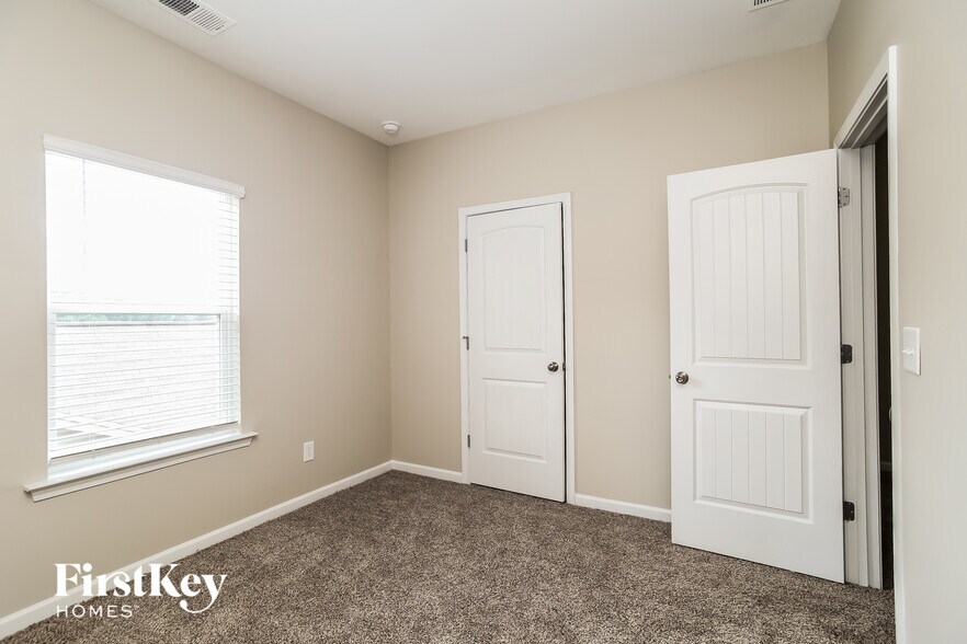 Building Photo - 240 Jefferson Ave