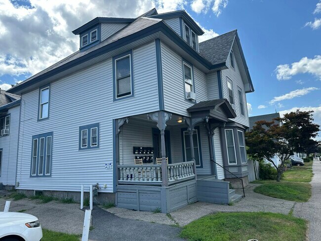 Building Photo - 319 Hanover St