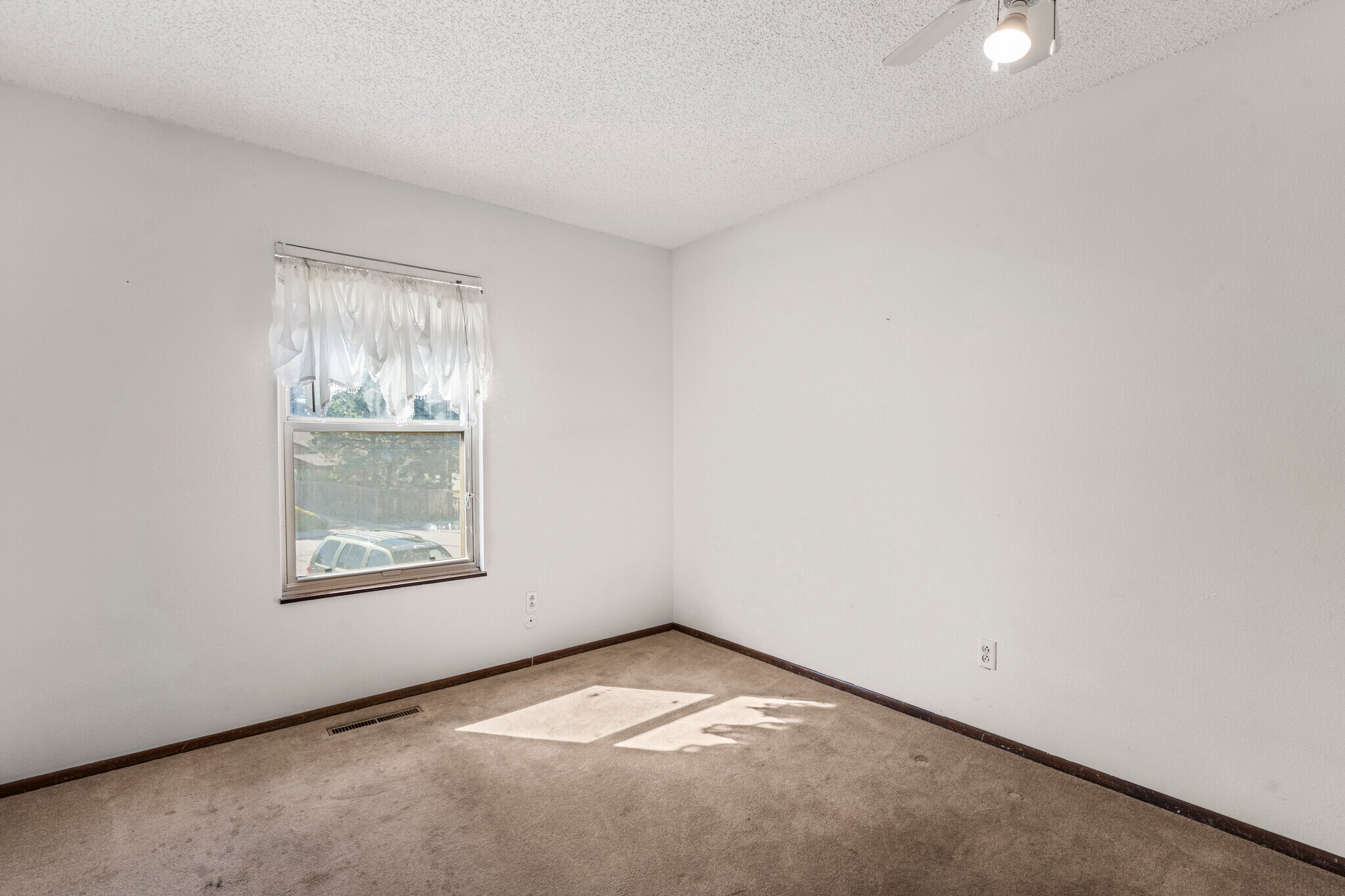 Building Photo - 5916 Wolf Creek Pl