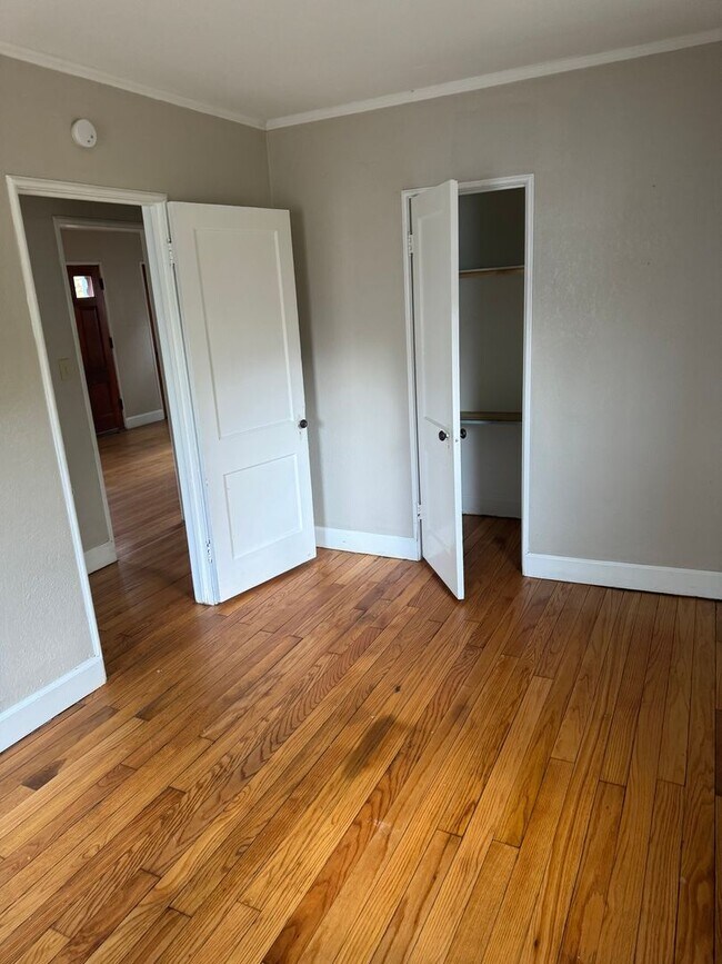 Building Photo - Great little home without the high price!