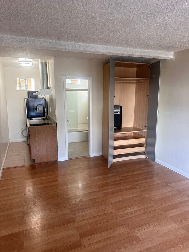 Building Photo - Rochester Gardens