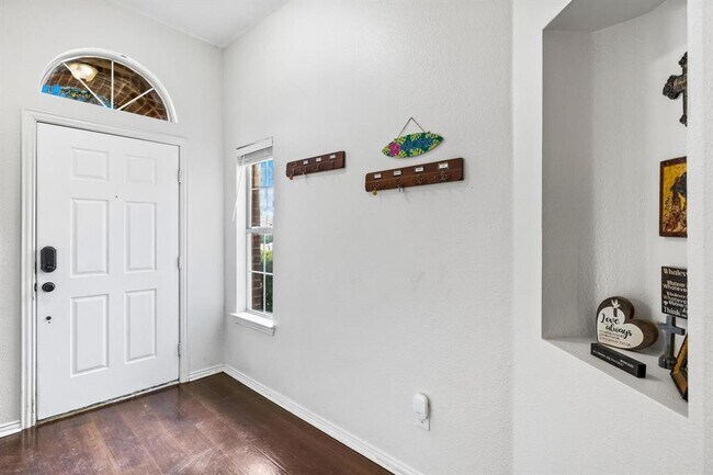 Building Photo - 1055 Port Sullivan Dr