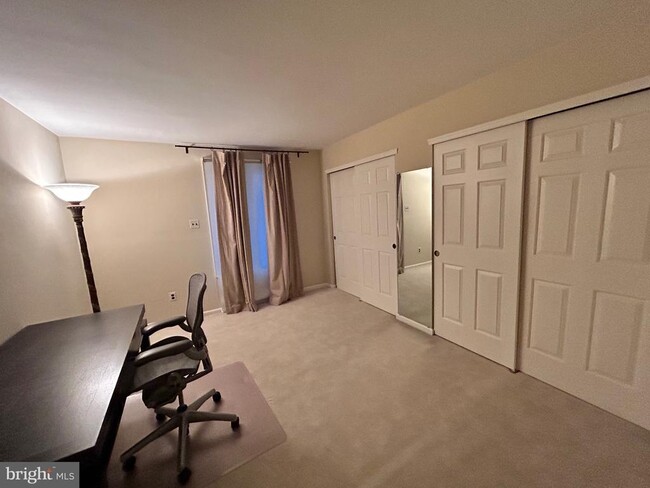 Building Photo - 548 Nottingham Dr