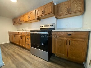 Building Photo - 421 Oak St