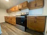 Building Photo - 421 Oak St