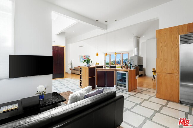 Building Photo - 817 Enchanted Way