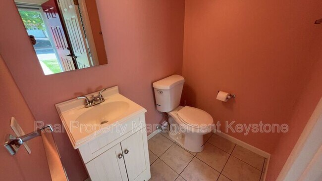 Building Photo - 176 Russets Cir