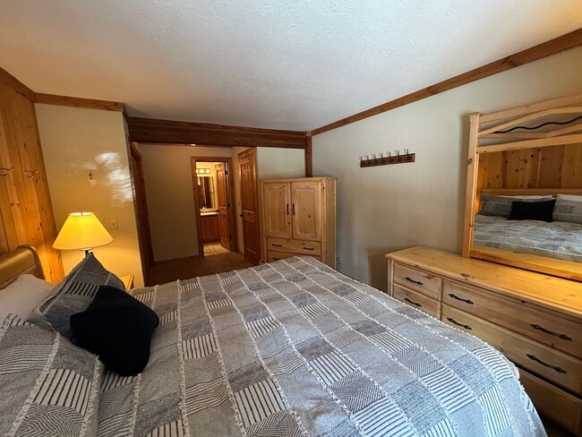 Building Photo - The Aspens 3-Bedroom Condo