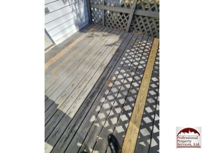 Building Photo - Country Living Near Commuter Routes