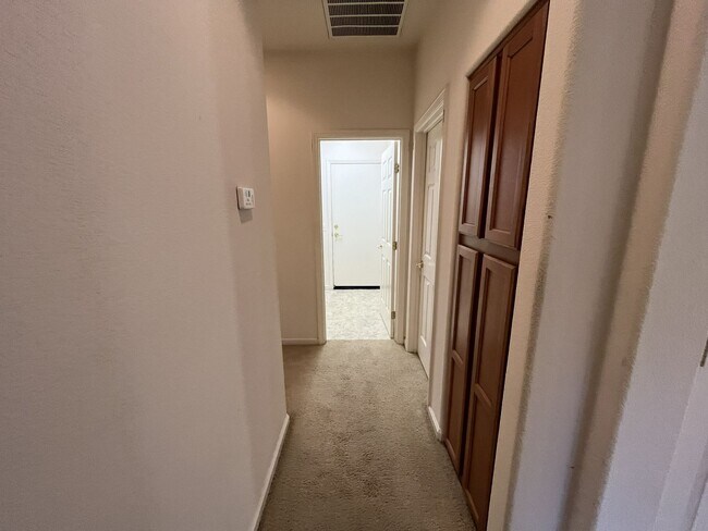 Building Photo - Residential 3 bed 2 bath in Elk grove