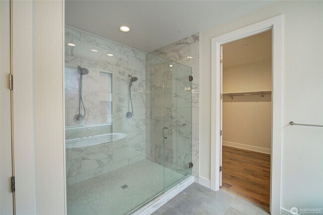 Building Photo - 5Bd/4Ba Bellevue House