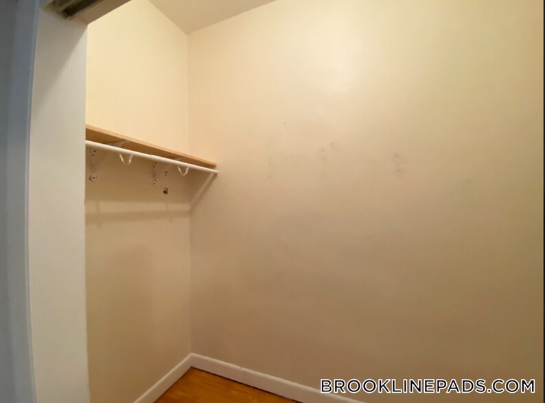 Building Photo - 1728 Beacon St