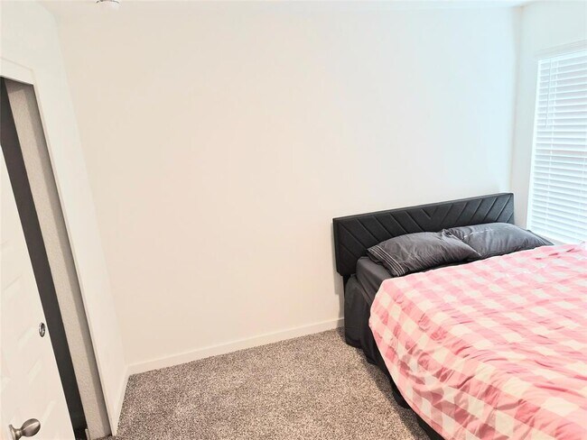 Building Photo - 501 Elm Crk Dr