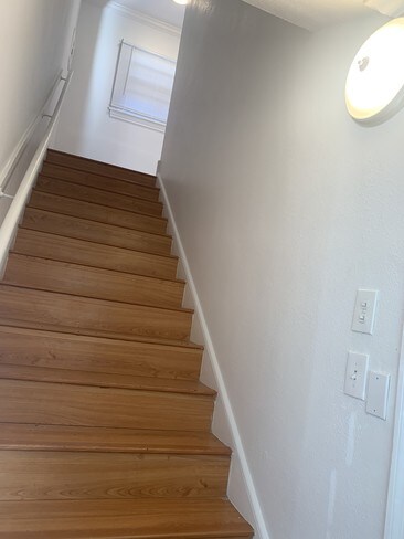 Building Photo - 1754 N Alexandria Ave