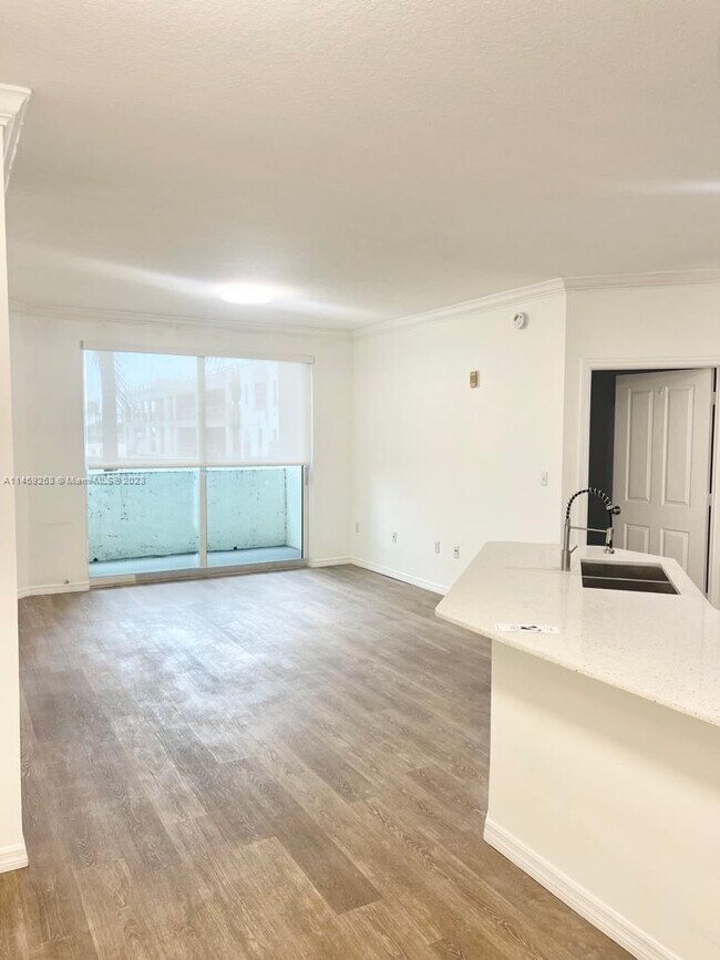 Building Photo - 9172 Collins Ave