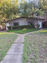 Building Photo - 504 Thelma Dr