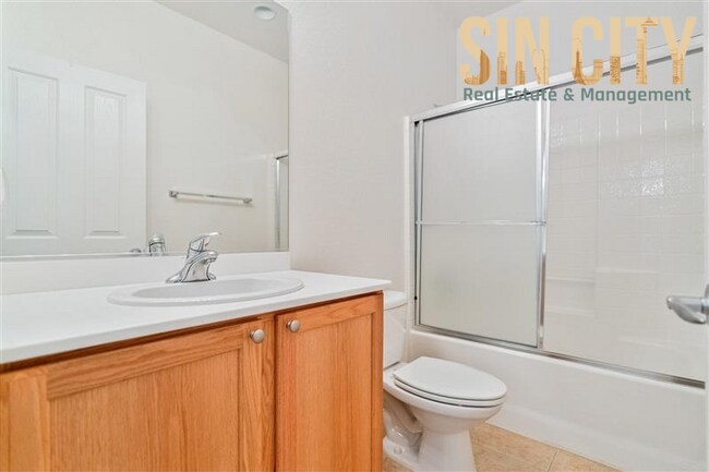 Building Photo - "Charming 3-Bed Haven with 1,718 Sq. Ft. of Comfort in Sun City Aliante!"