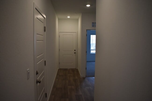Building Photo - 4470 N San Clemente Ave