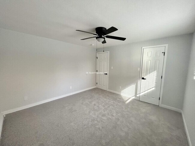 Building Photo - 3414 Woodside Dr