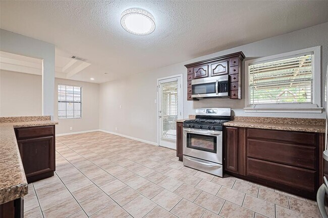 Building Photo - 3323 Suiter Way