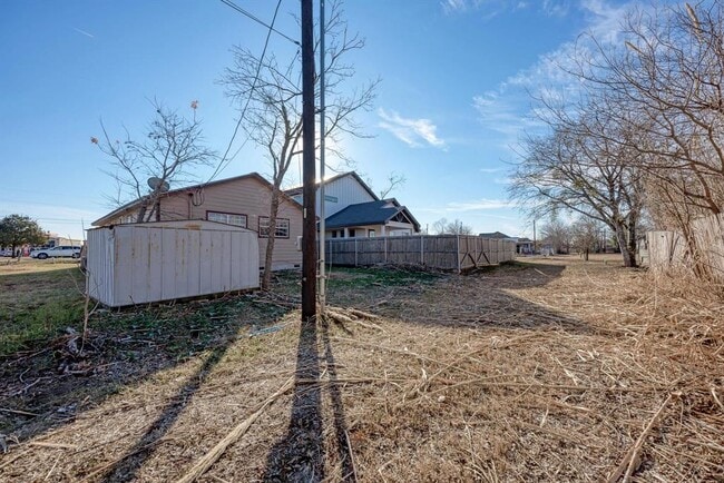 Building Photo - 107 W Brenham St